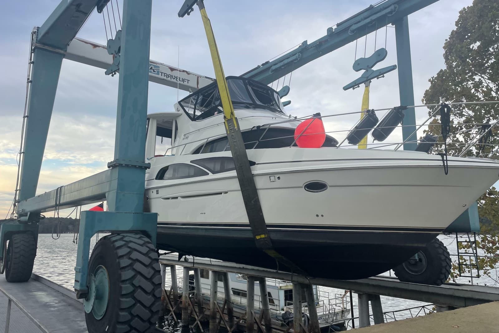 2005 Carver 444 Cockpit Motor Yacht - Photo 6