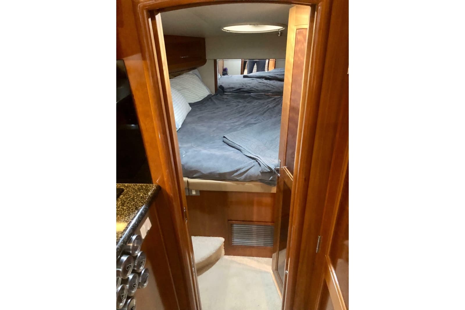 2005 Carver 444 Cockpit Motor Yacht - Photo 57