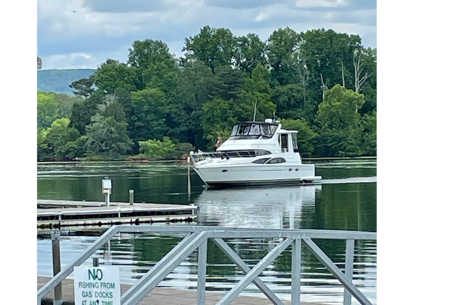 2005 Carver 444 Cockpit Motor Yacht - Photo 3