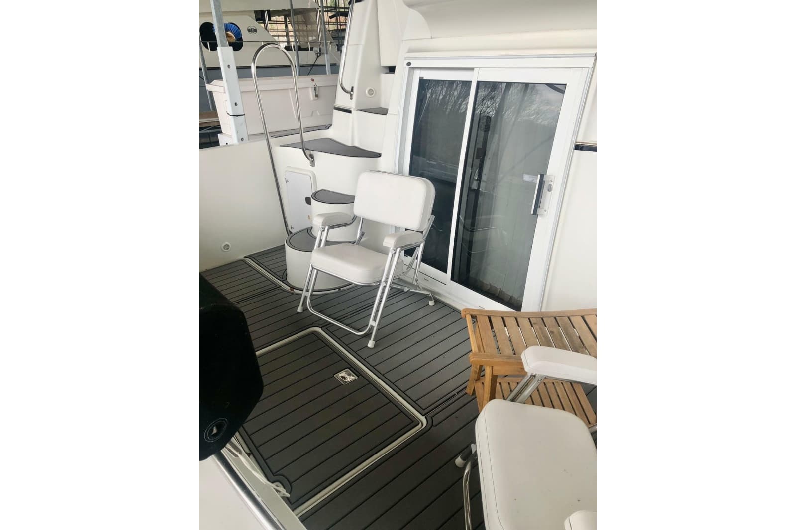 2005 Carver 444 Cockpit Motor Yacht - Photo 19
