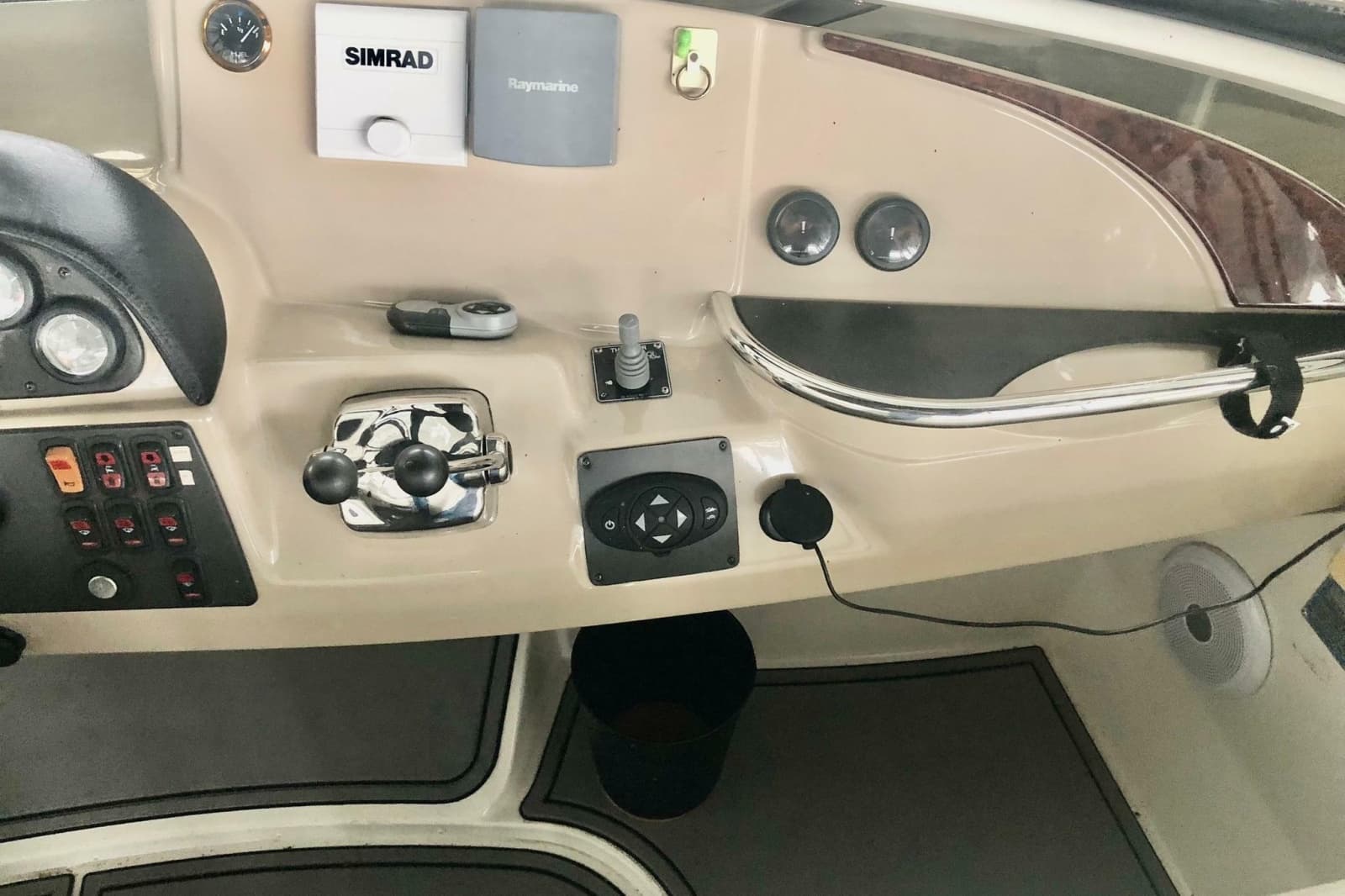 2005 Carver 444 Cockpit Motor Yacht - Photo 41