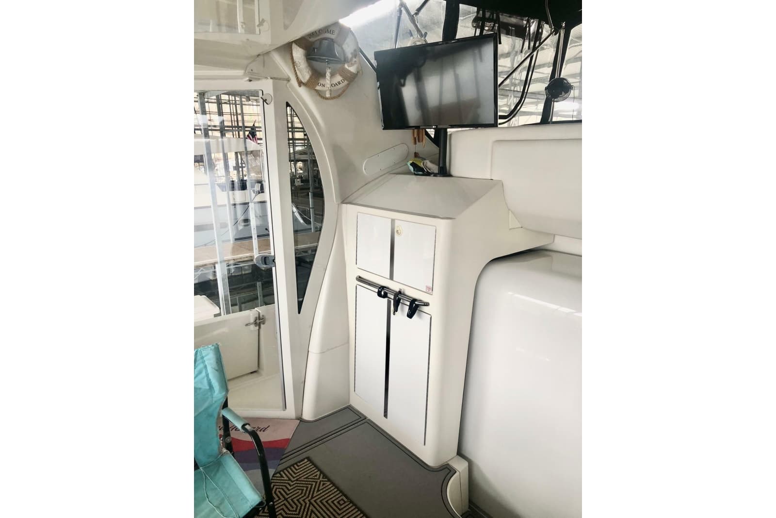 2005 Carver 444 Cockpit Motor Yacht - Photo 24