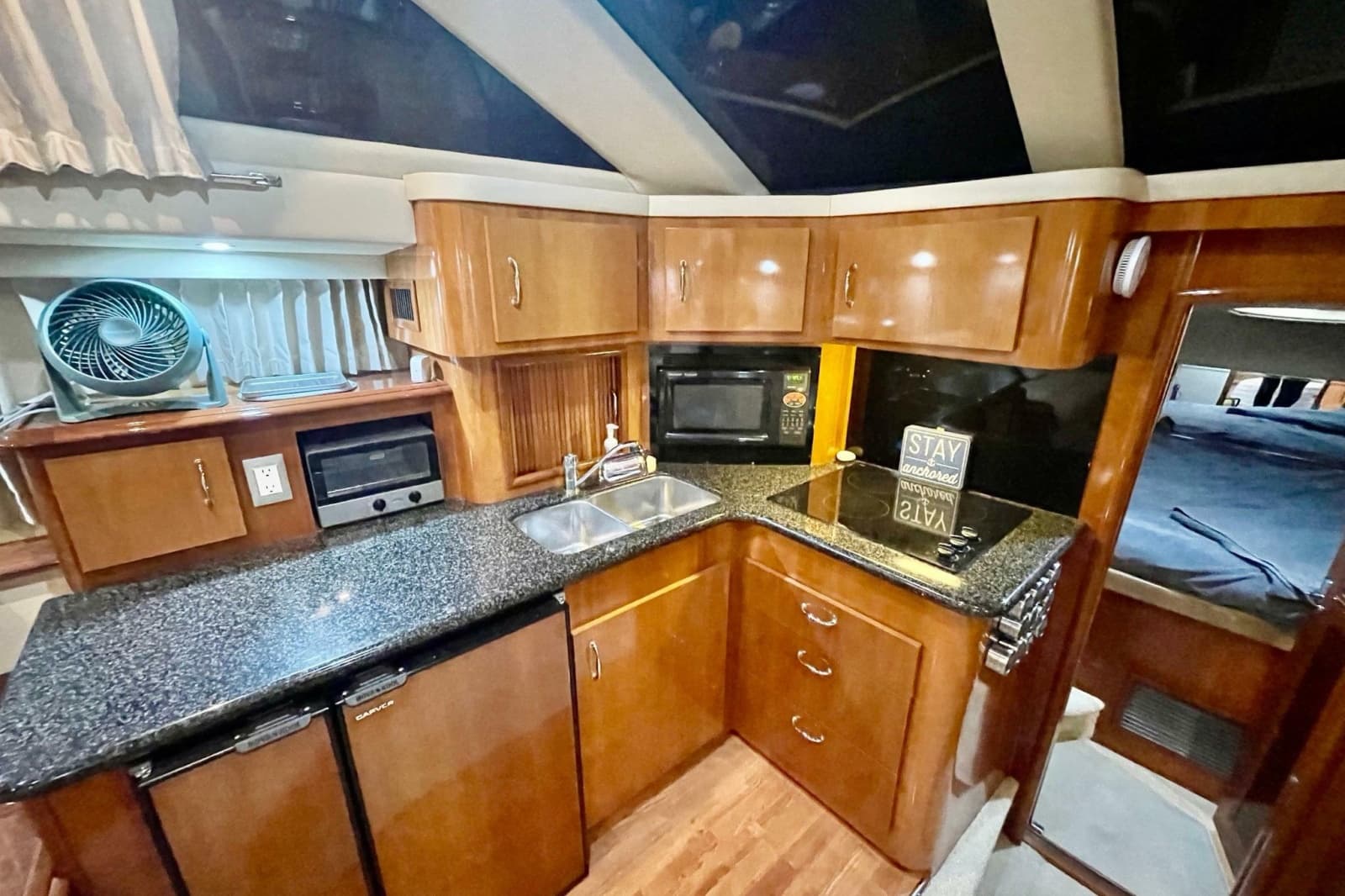 2005 Carver 444 Cockpit Motor Yacht - Photo 54
