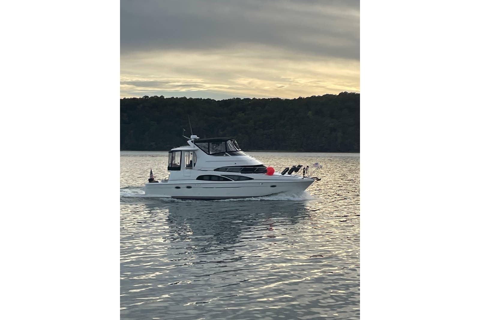 2005 Carver 444 Cockpit Motor Yacht - Photo 2