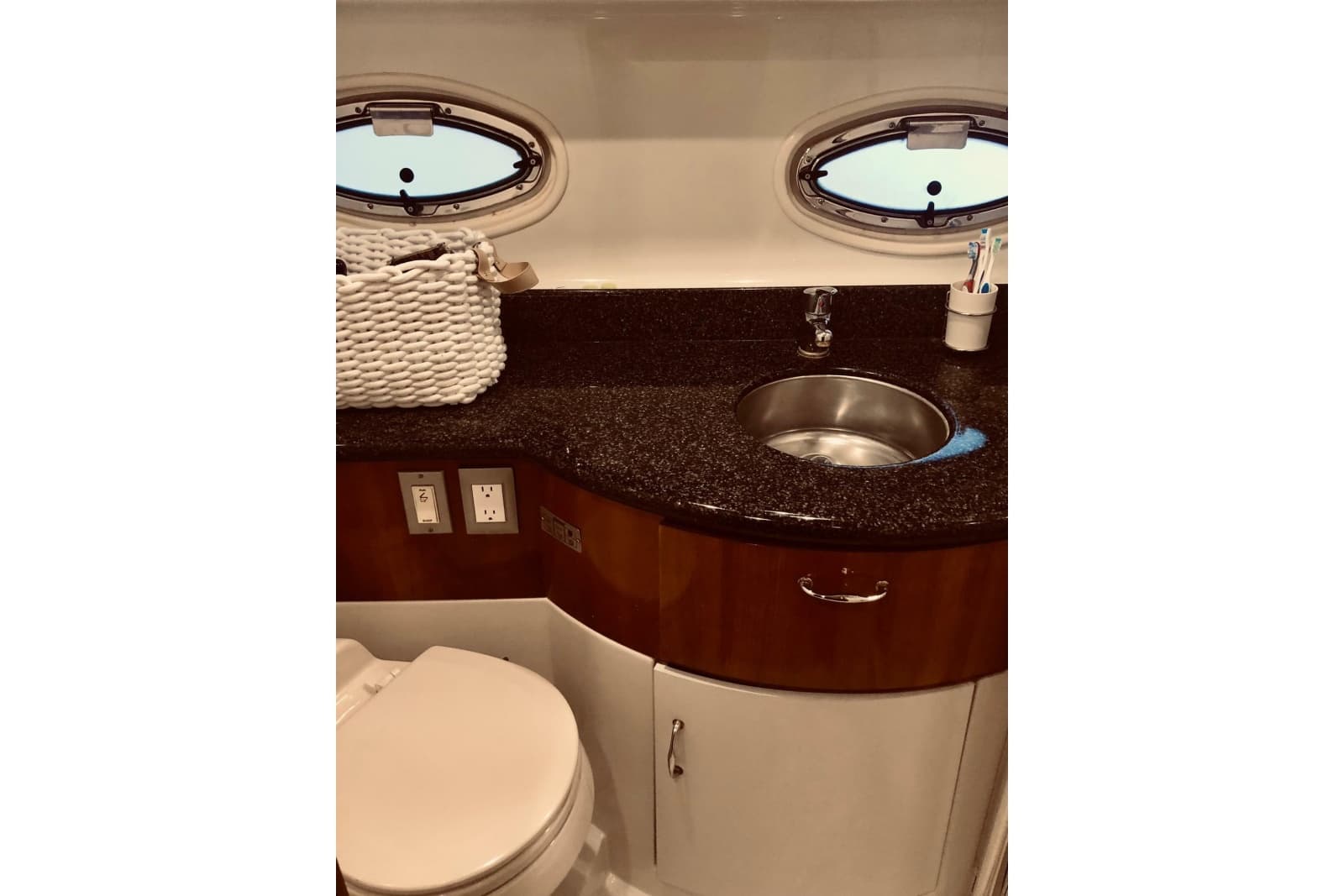2005 Carver 444 Cockpit Motor Yacht - Photo 69