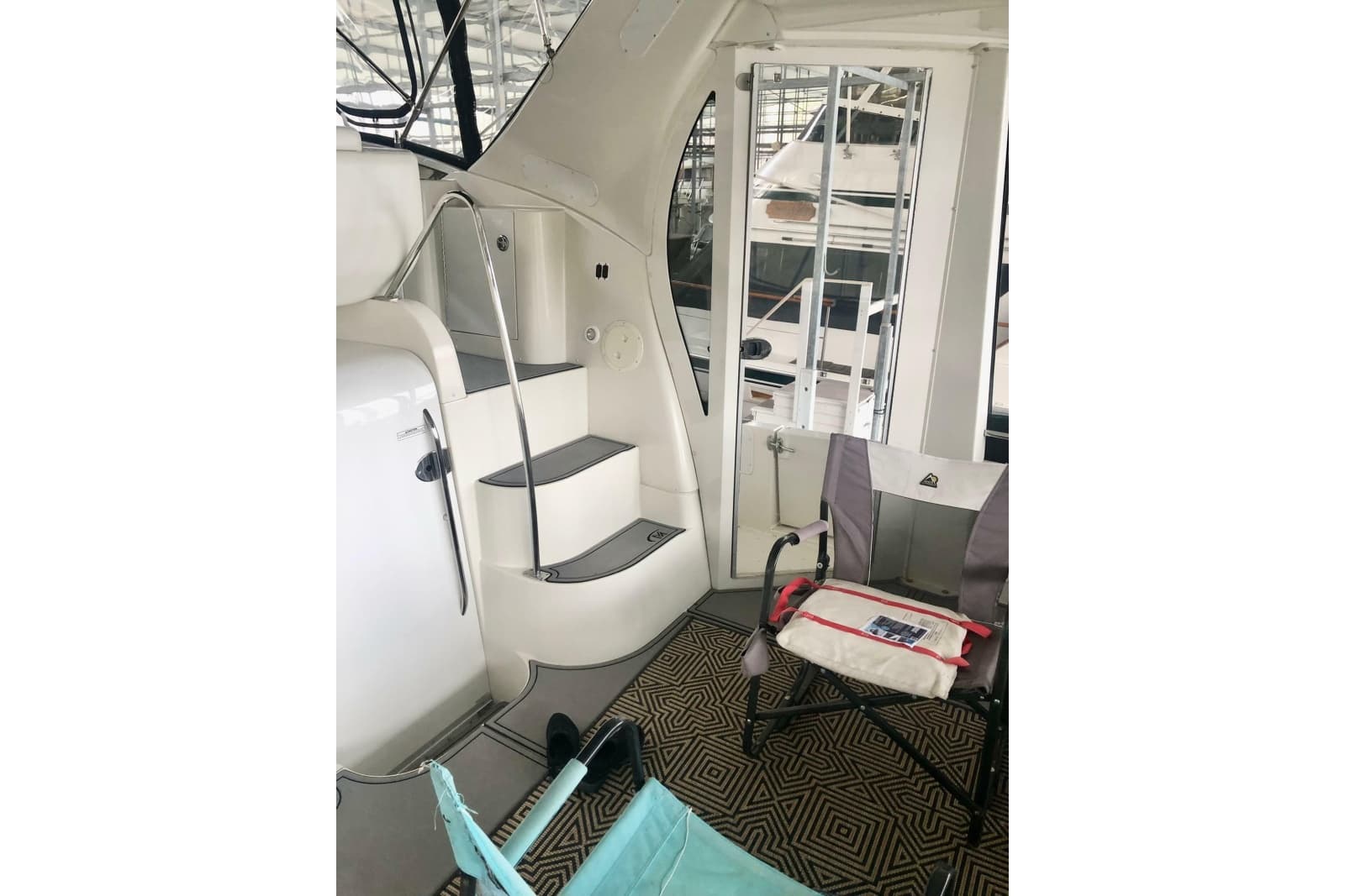 2005 Carver 444 Cockpit Motor Yacht - Photo 21