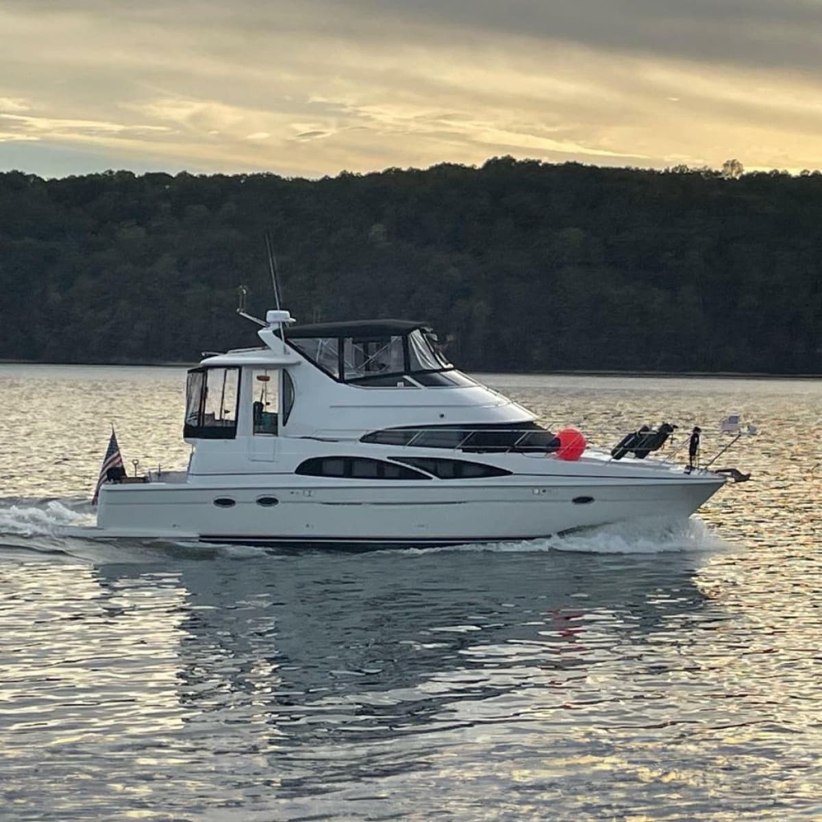 2005 Carver 444 Cockpit Motor Yacht - Photo 1