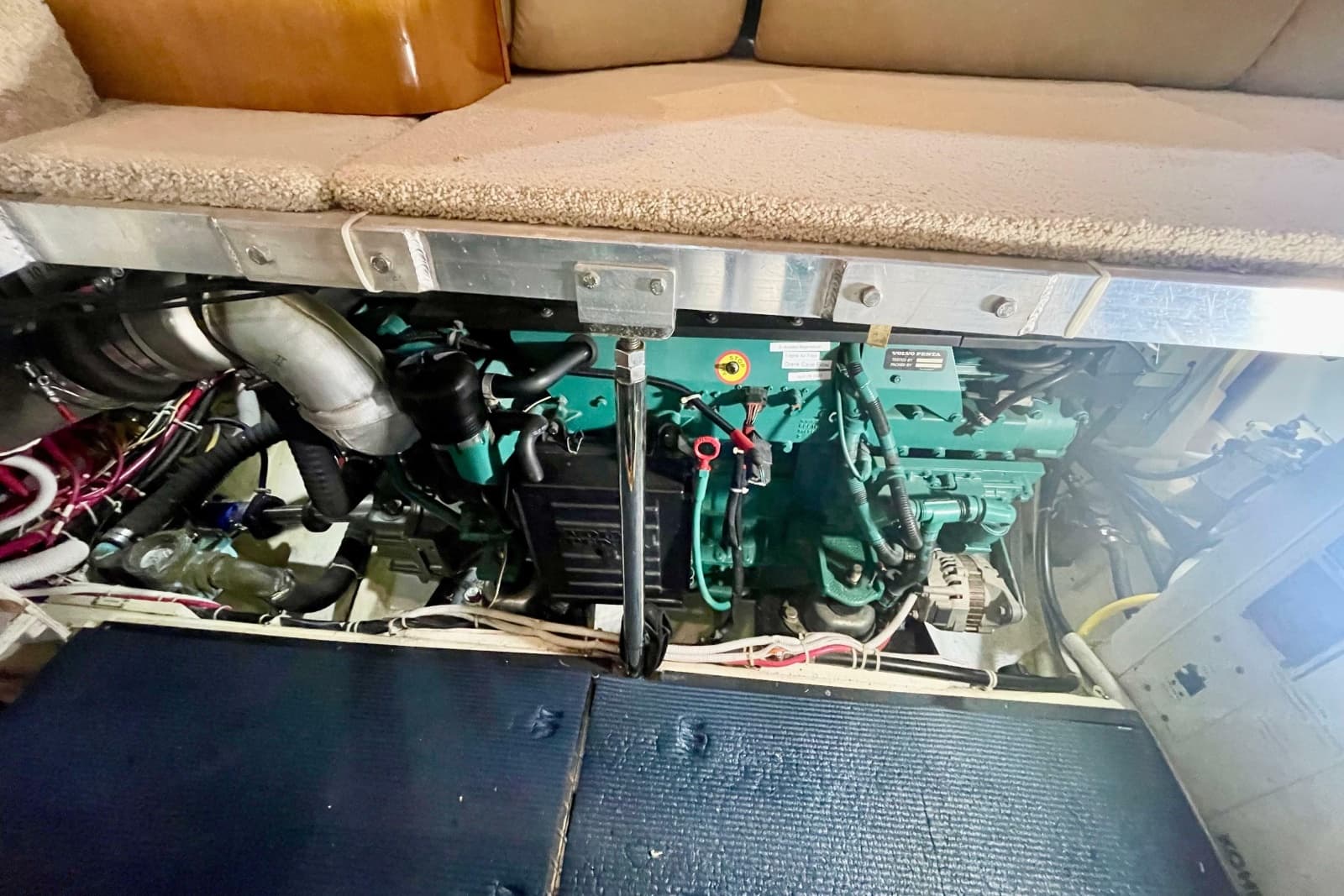 2005 Carver 444 Cockpit Motor Yacht - Photo 81