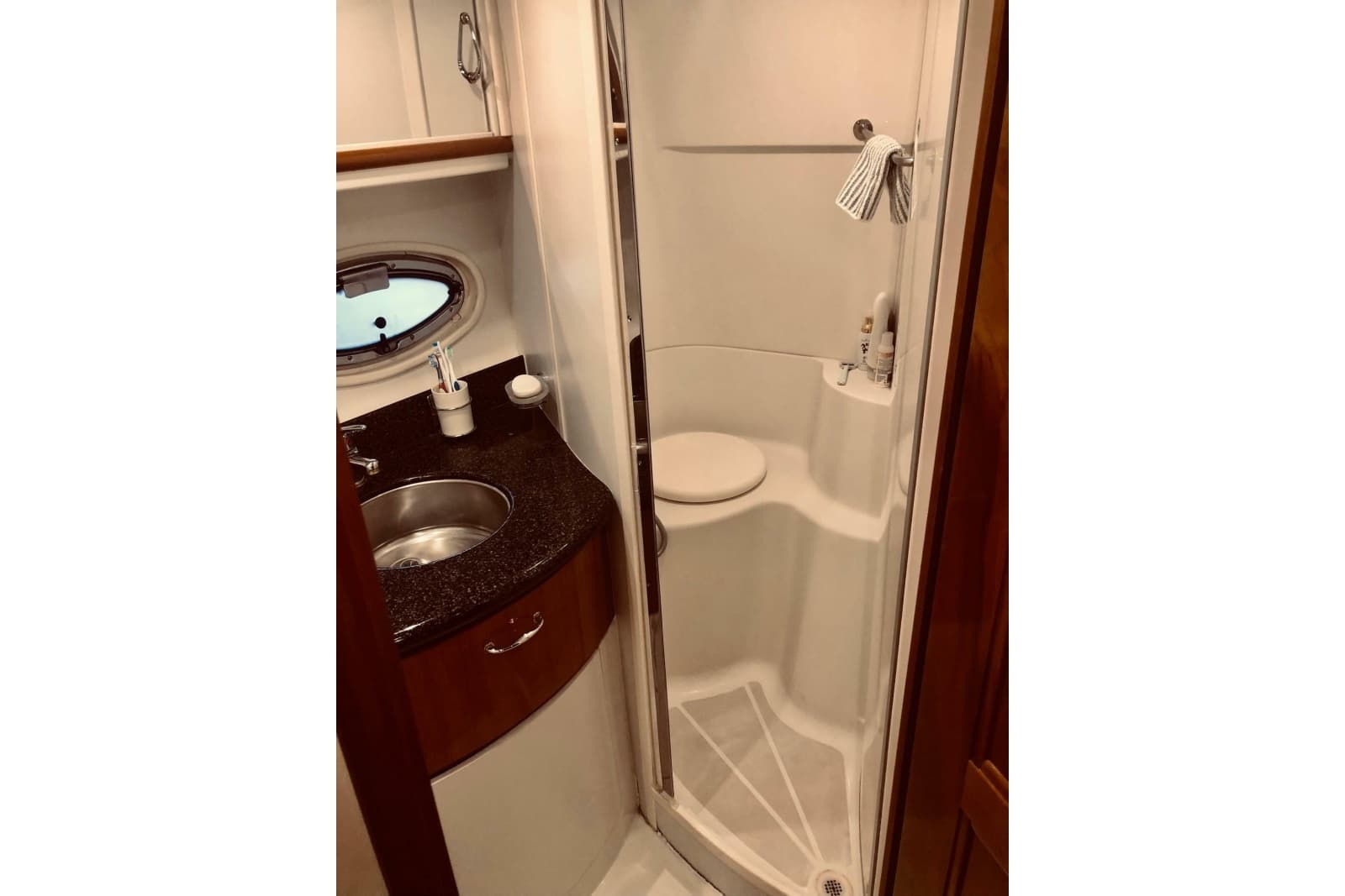 2005 Carver 444 Cockpit Motor Yacht - Photo 68