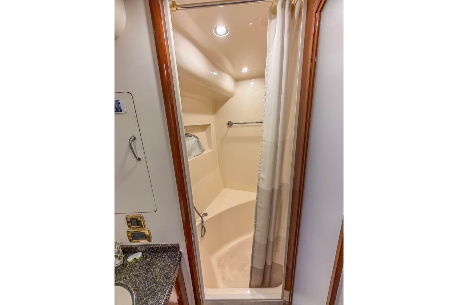 2005 Carver 56 Voyager - Photo 25
