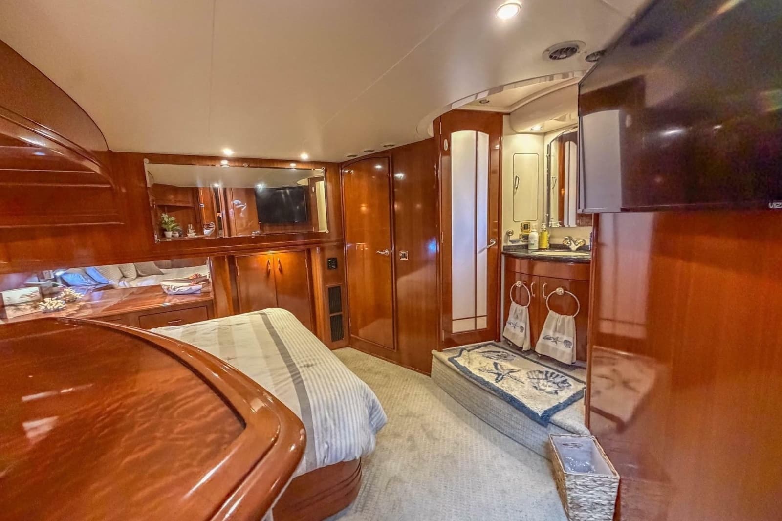 2005 Carver 56 Voyager - Photo 20