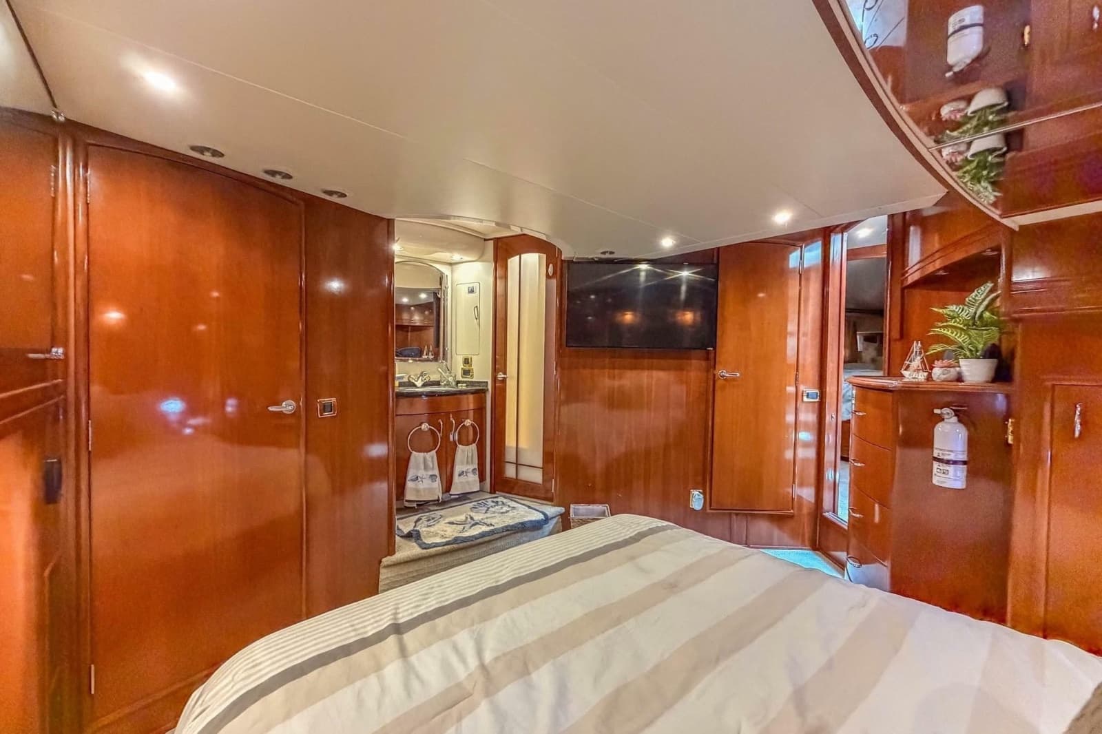 2005 Carver 56 Voyager - Photo 21