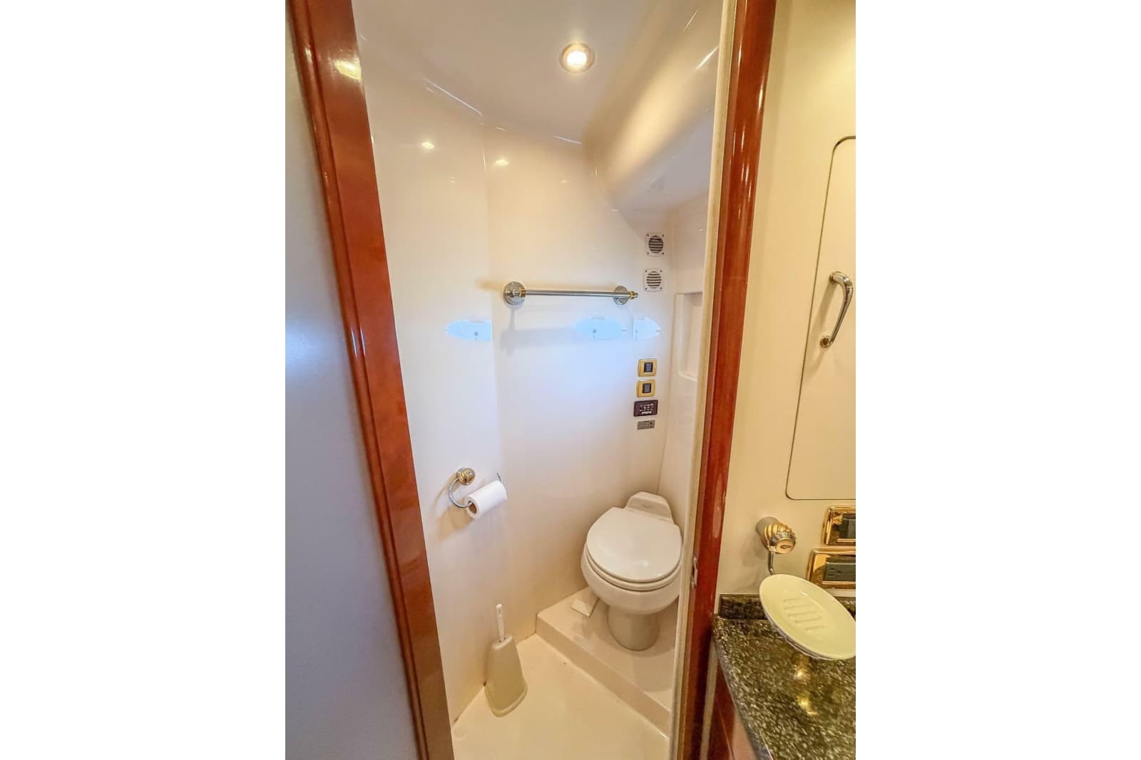 2005 Carver 570 Voyager Pilothouse - Photo 36