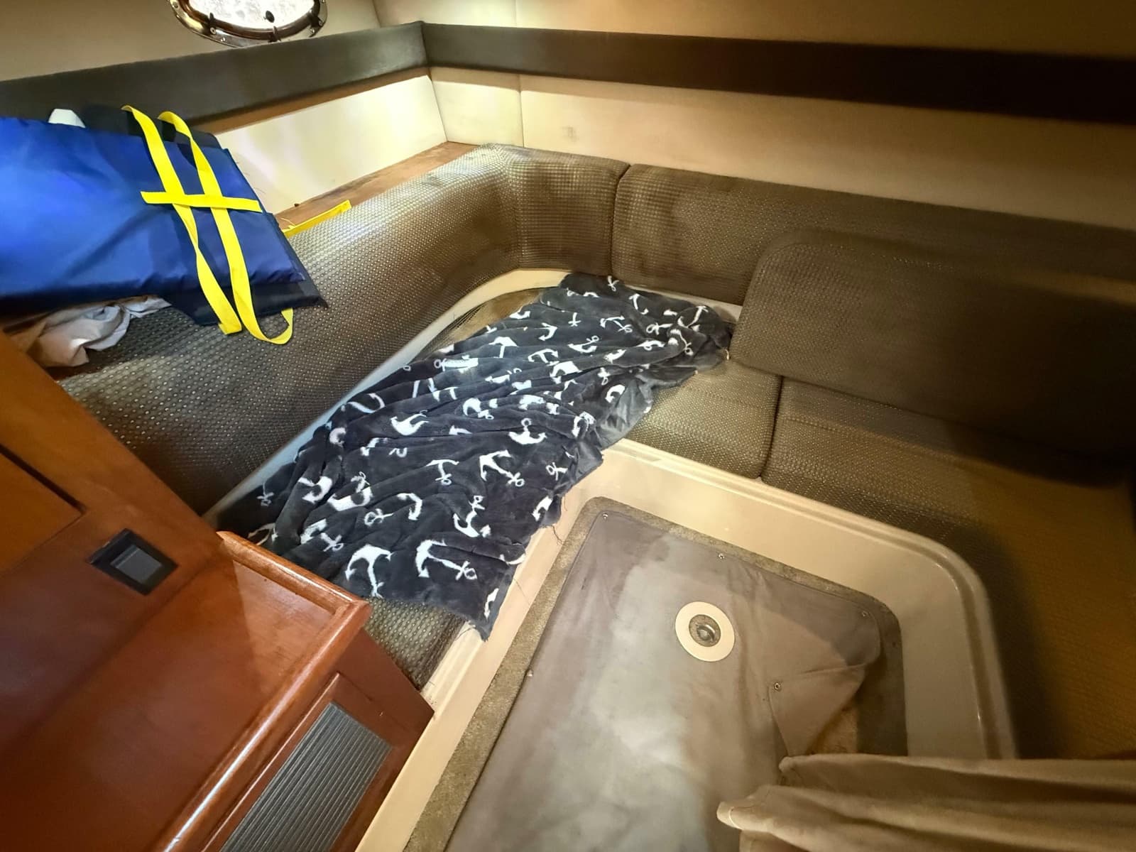 2005 Cruisers Yachts 340 Express - Photo 24