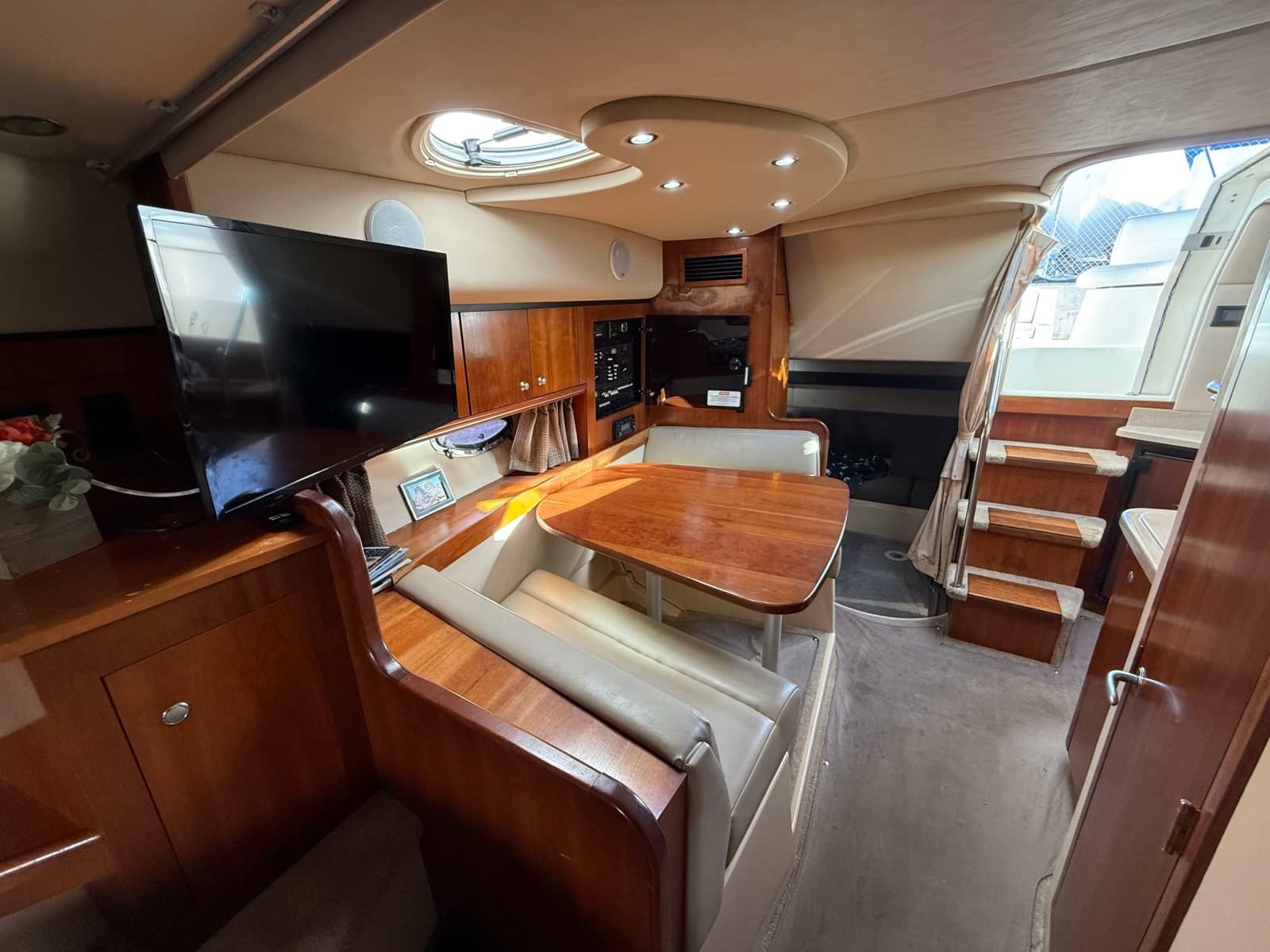 2005 Cruisers Yachts 340 Express - Photo 20