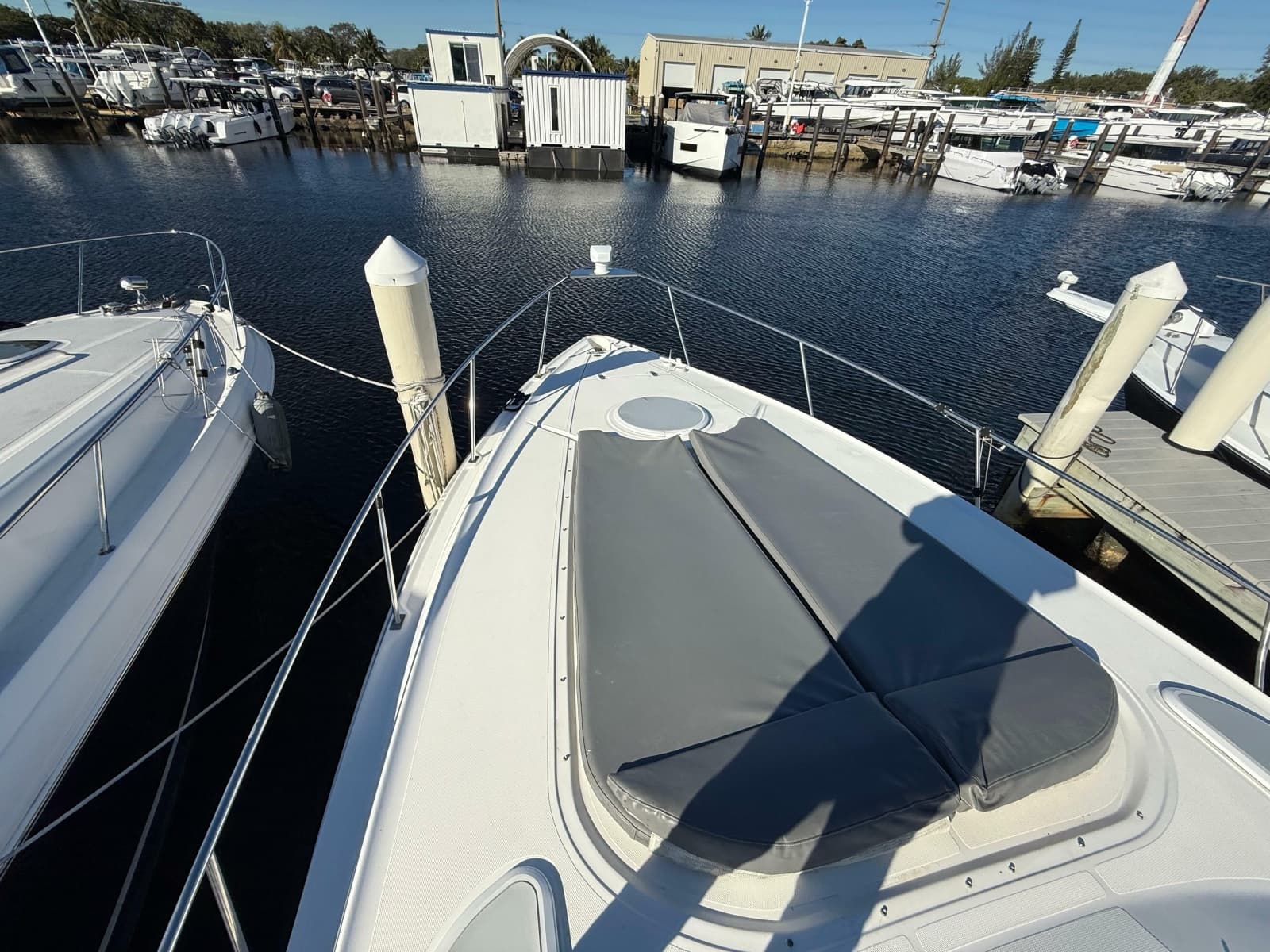 2005 Cruisers Yachts 340 Express - Photo 15