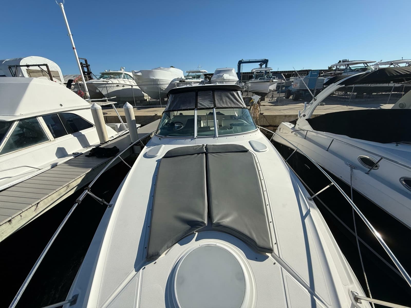 2005 Cruisers Yachts 340 Express - Photo 14