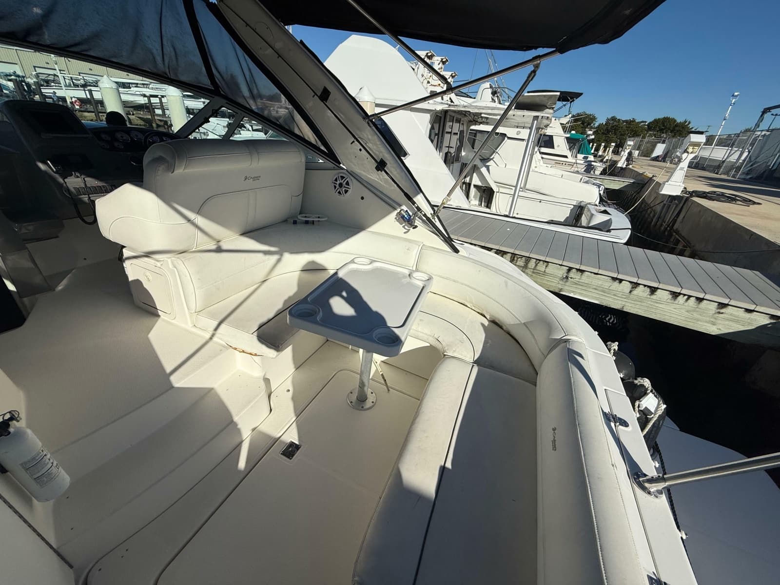 2005 Cruisers Yachts 340 Express - Photo 9