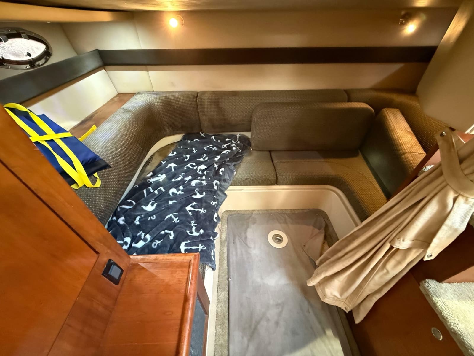 2005 Cruisers Yachts 340 Express - Photo 23