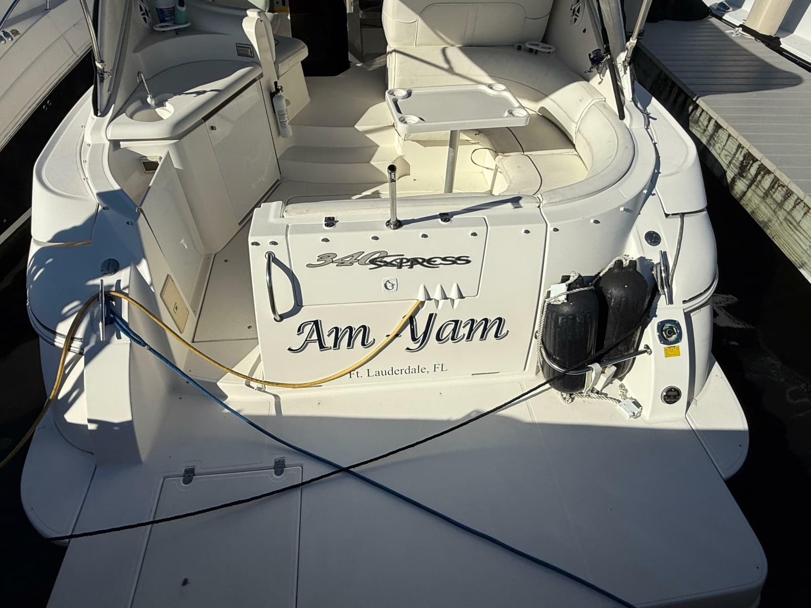 2005 Cruisers Yachts 340 Express - Photo 8