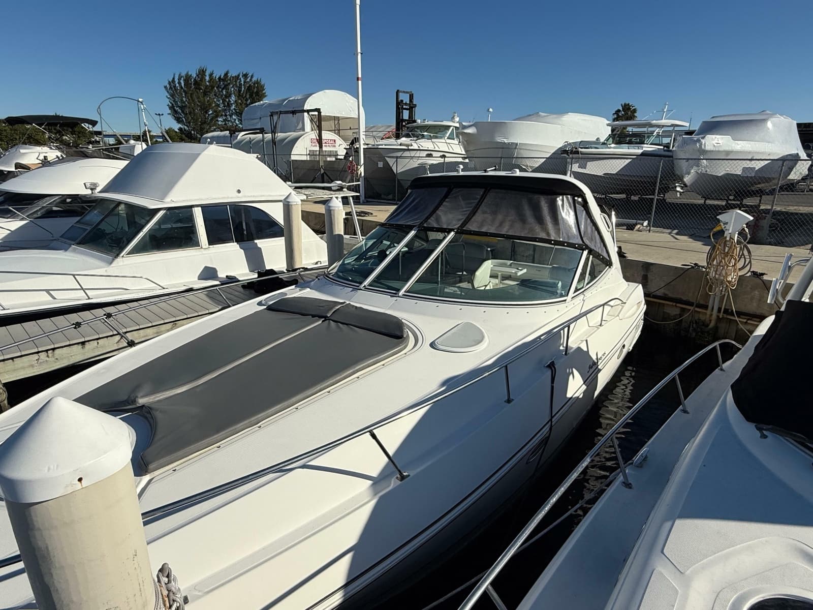 2005 Cruisers Yachts 340 Express - Photo 4