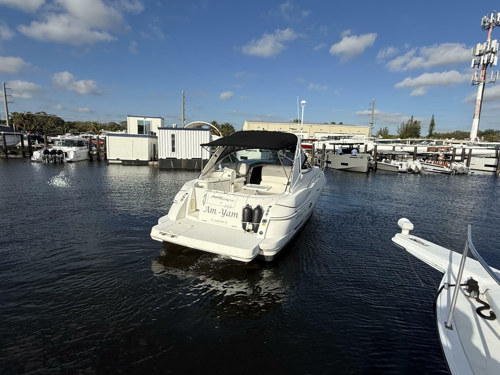 2005 Cruisers Yachts 340 Express - Photo 32