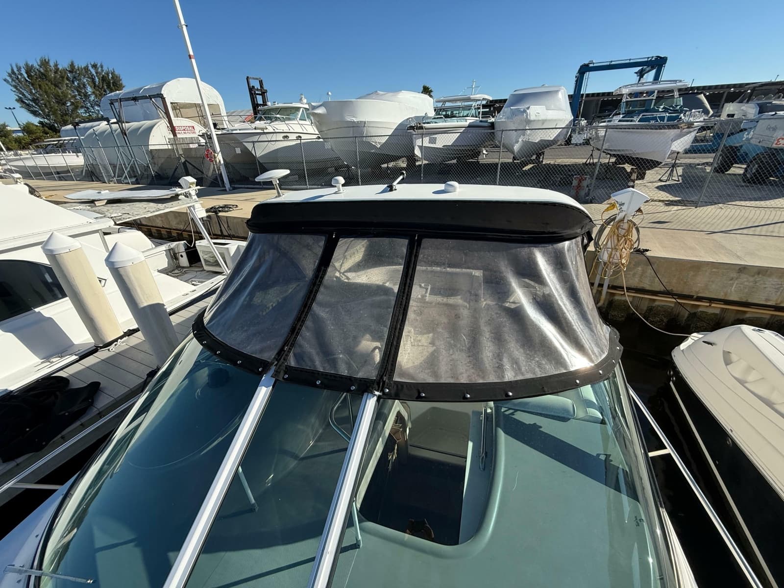 2005 Cruisers Yachts 340 Express - Photo 16