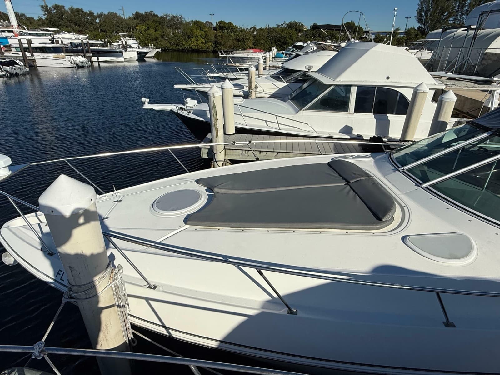 2005 Cruisers Yachts 340 Express - Photo 17