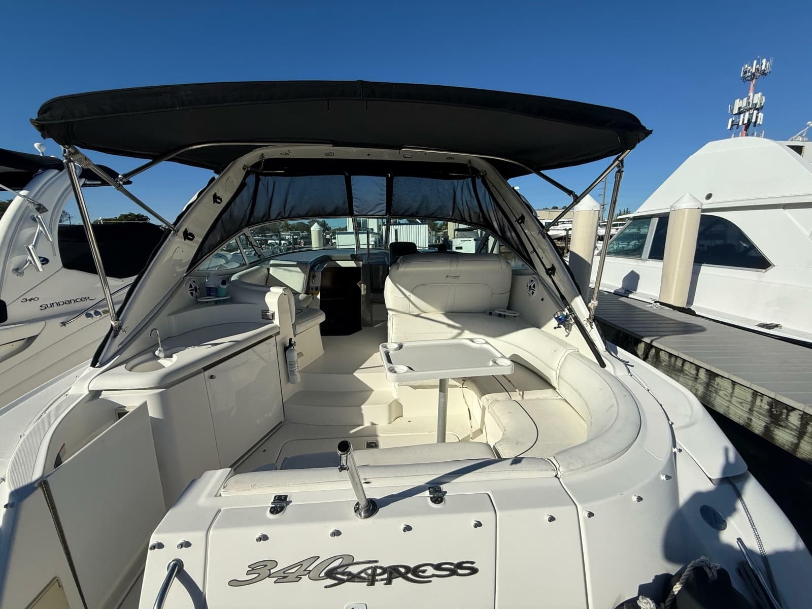 2005 Cruisers Yachts 340 Express - Photo 7