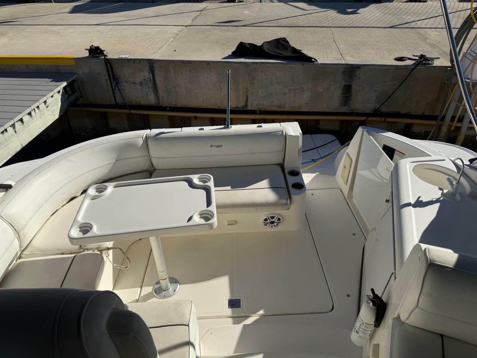 2005 Cruisers Yachts 340 Express - Photo 10