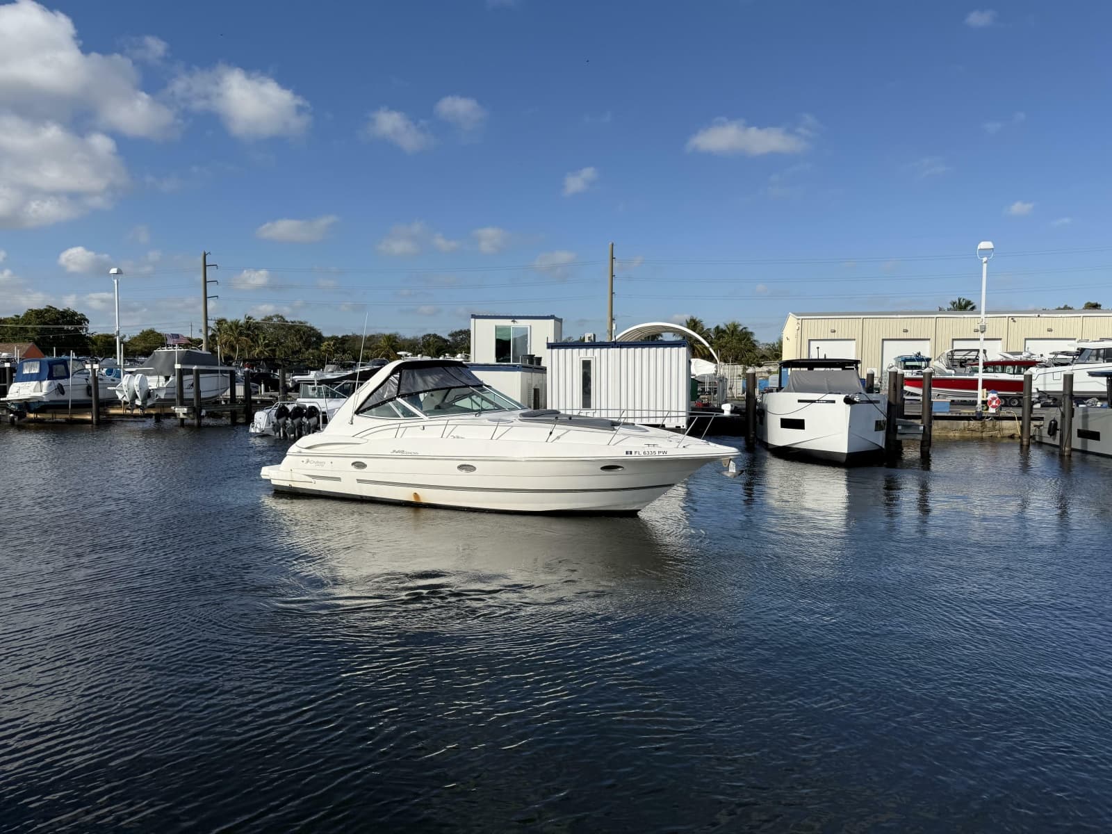 2005 Cruisers Yachts 340 Express - Photo 2