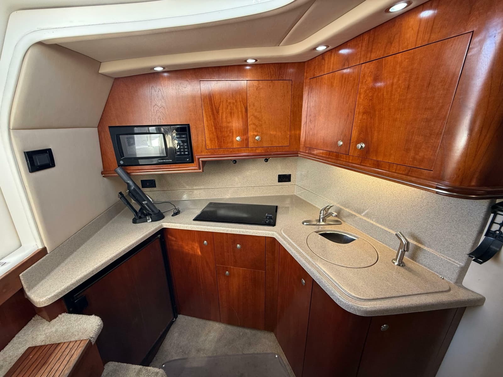 2005 Cruisers Yachts 340 Express - Photo 22