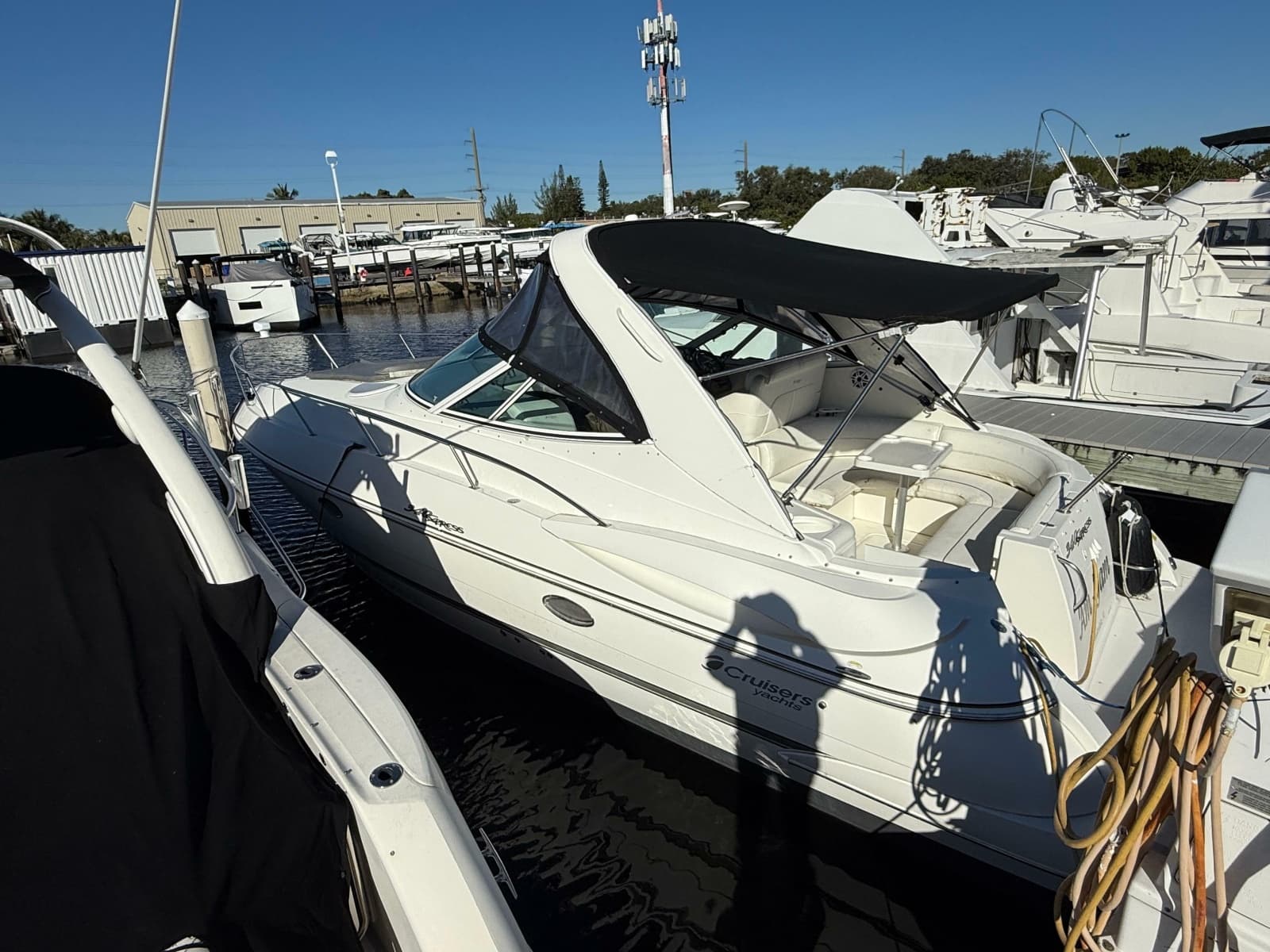 2005 Cruisers Yachts 340 Express - Photo 5
