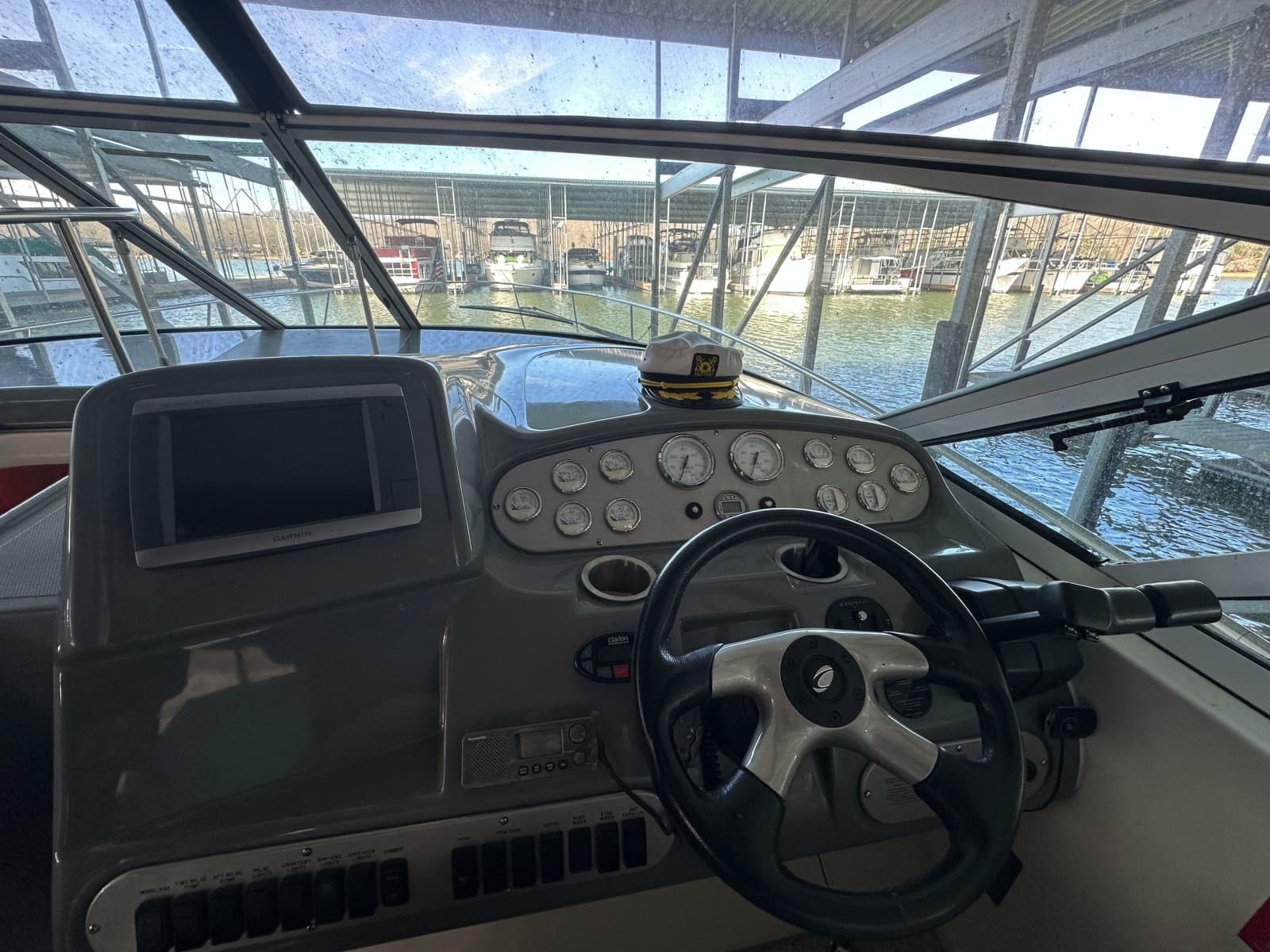 2005 Cruisers Yachts 340 Express - Photo 4