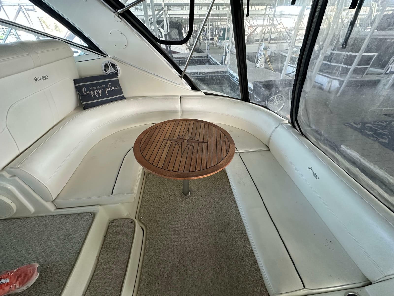 2005 Cruisers Yachts 340 Express - Photo 3