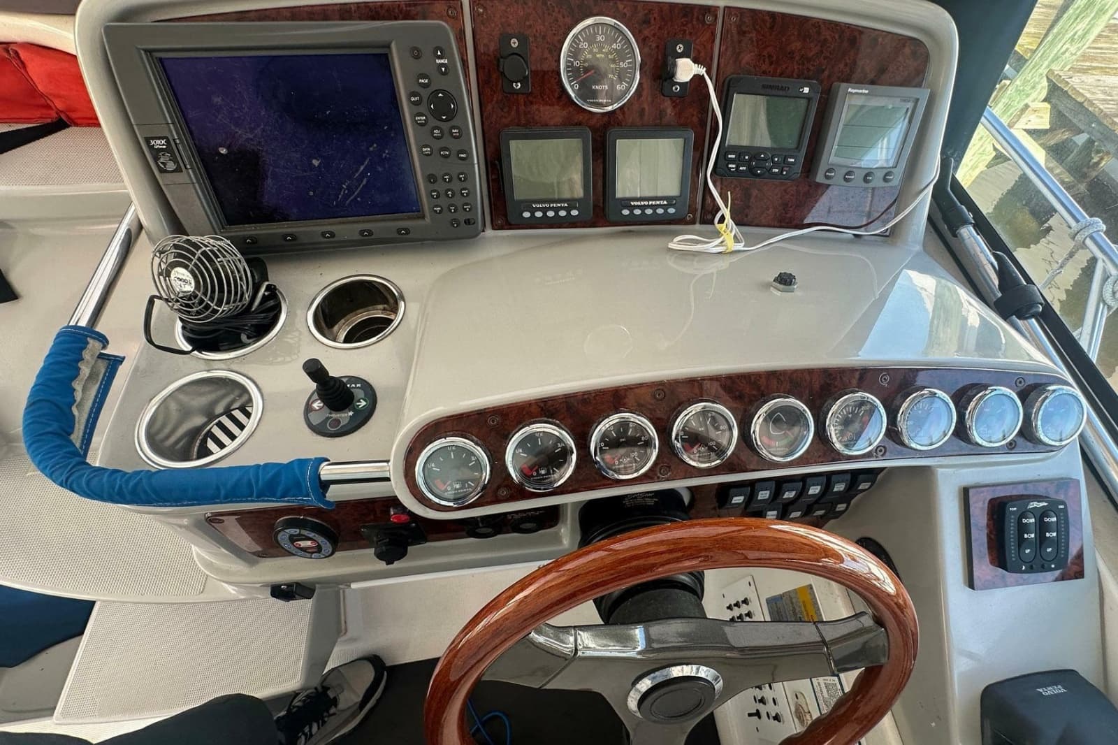 2005 Formula 37 Performance Cruiser - Photo 6