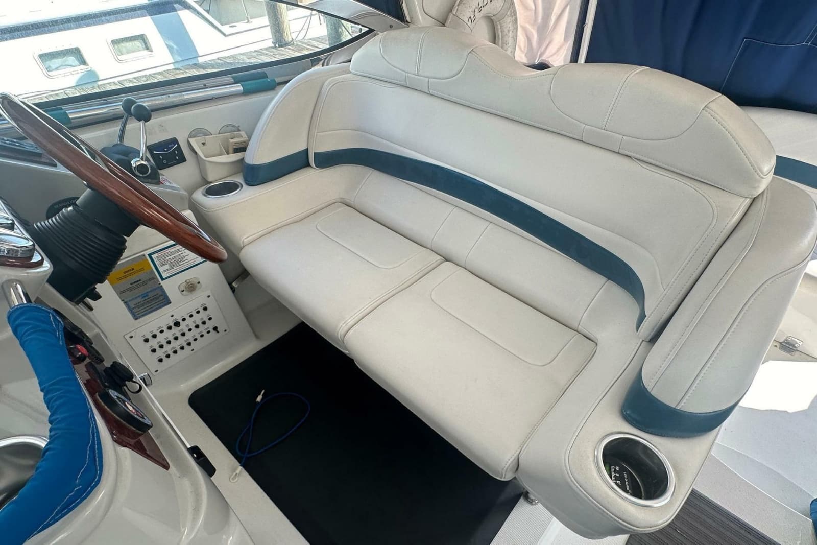 2005 Formula 37 Performance Cruiser - Photo 4