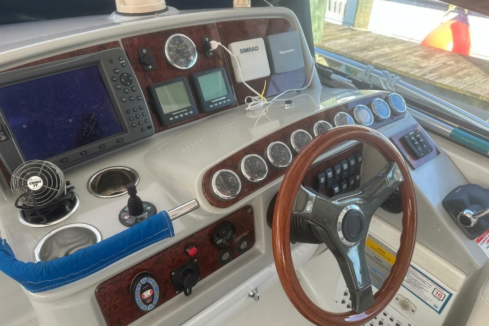 2005 Formula 37 Performance Cruiser - Photo 7