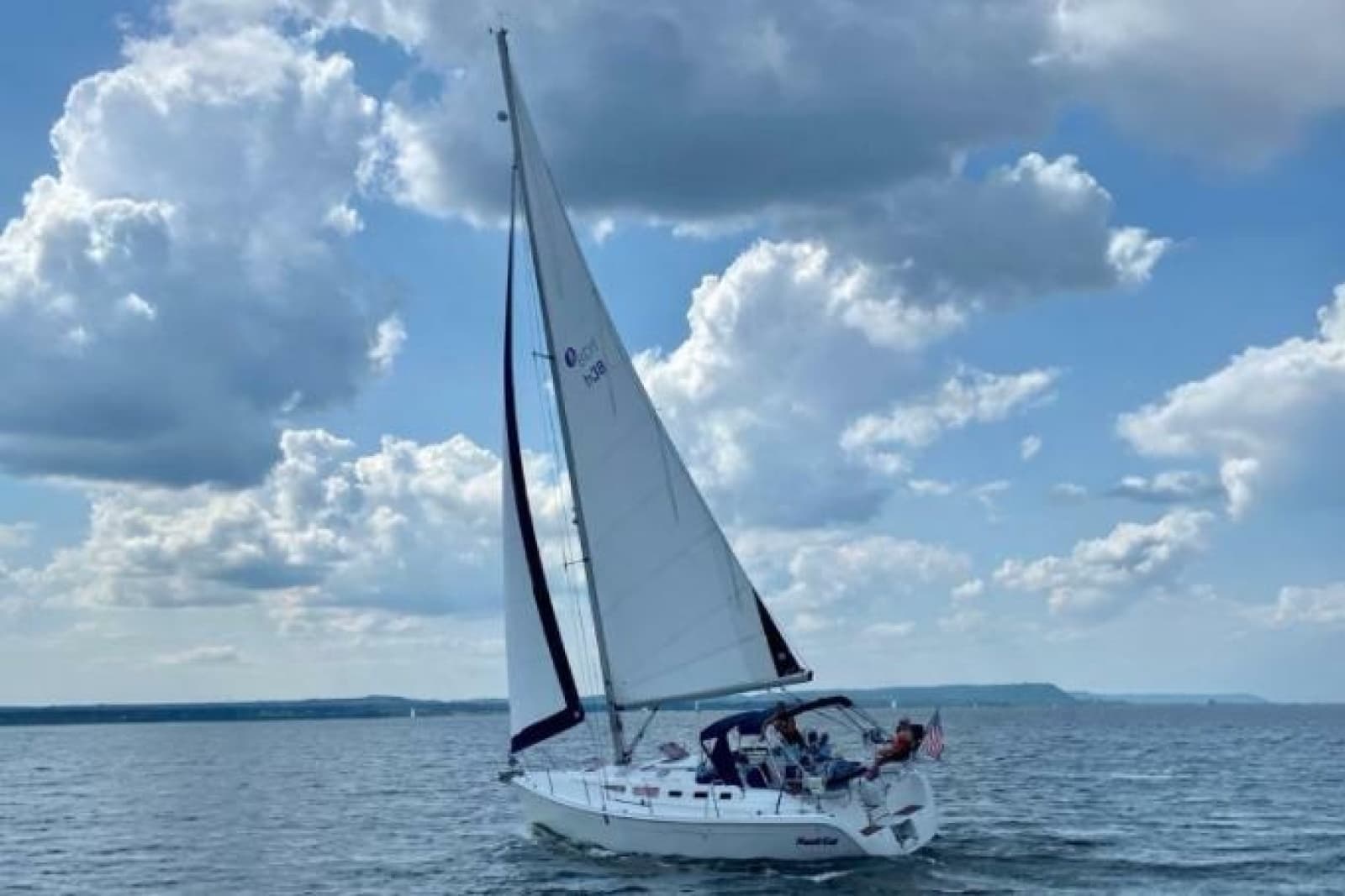 2005 Hunter 38 - Photo 1