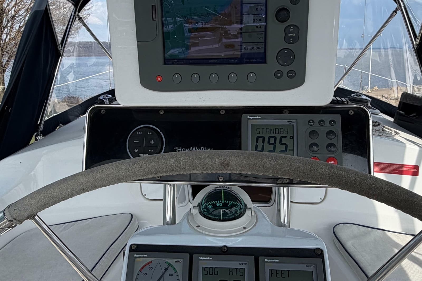 2005 Hunter 38 - Photo 30