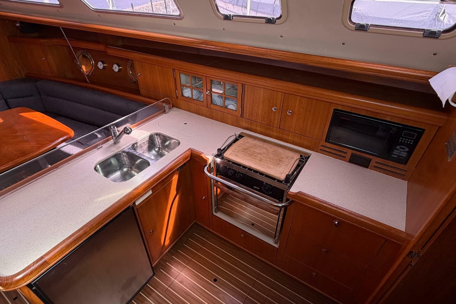 2005 Hunter 38 - Photo 11
