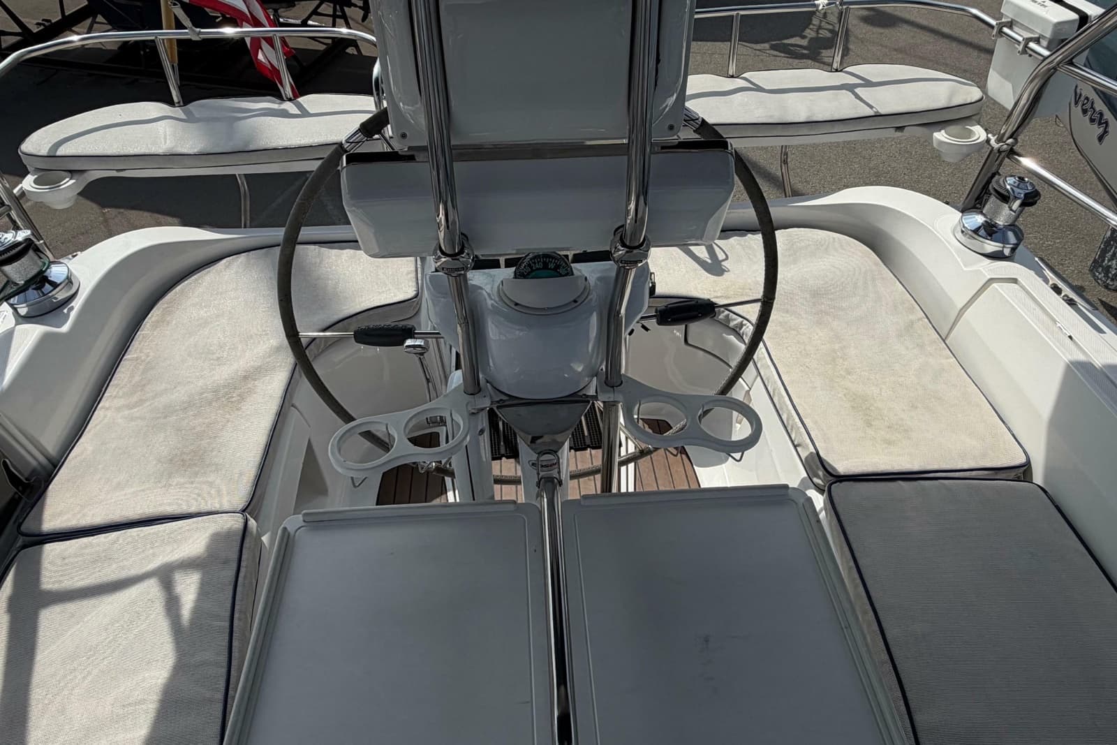 2005 Hunter 38 - Photo 27