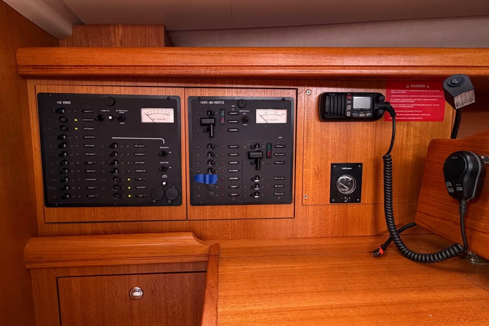 2005 Hunter 38 - Photo 15