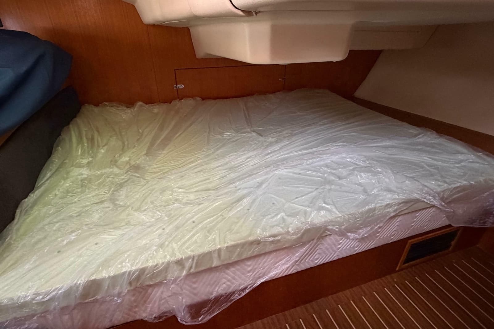 2005 Hunter 38 - Photo 20