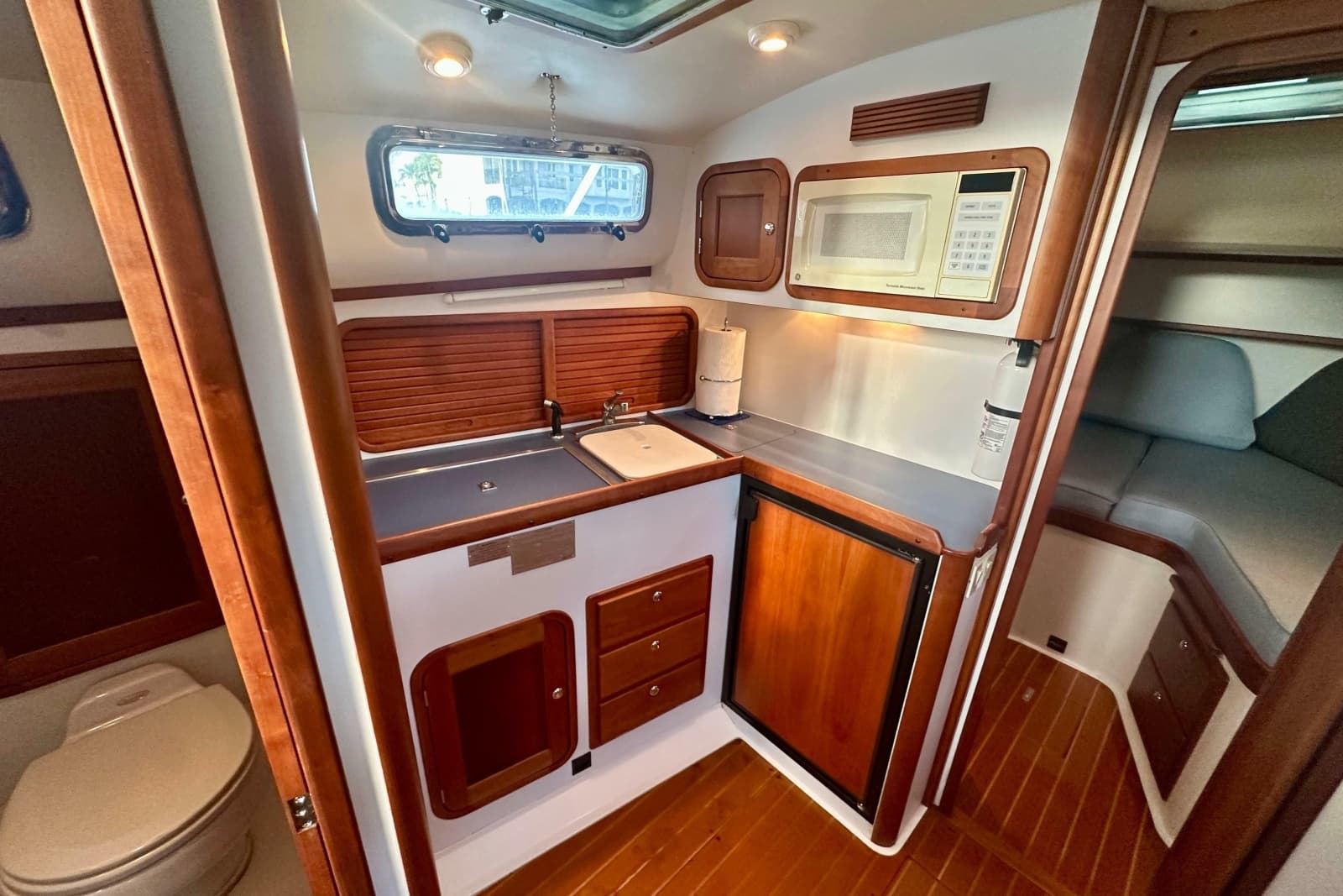 2005 Legacy Yachts 34 Express - Photo 9