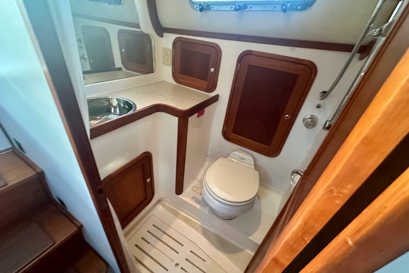 2005 Legacy Yachts 34 Express - Photo 11