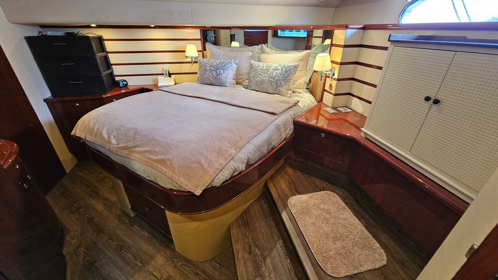 2005 Neptunus 56 Flybridge - Photo 35