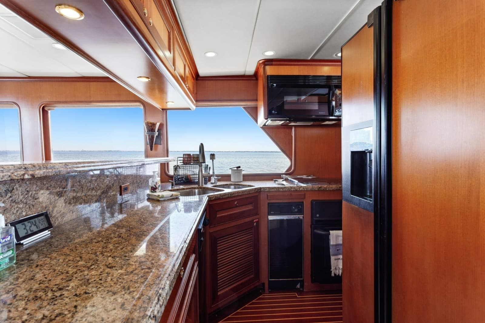 2005 Offshore Yachts 66 Pilot House - Photo 12