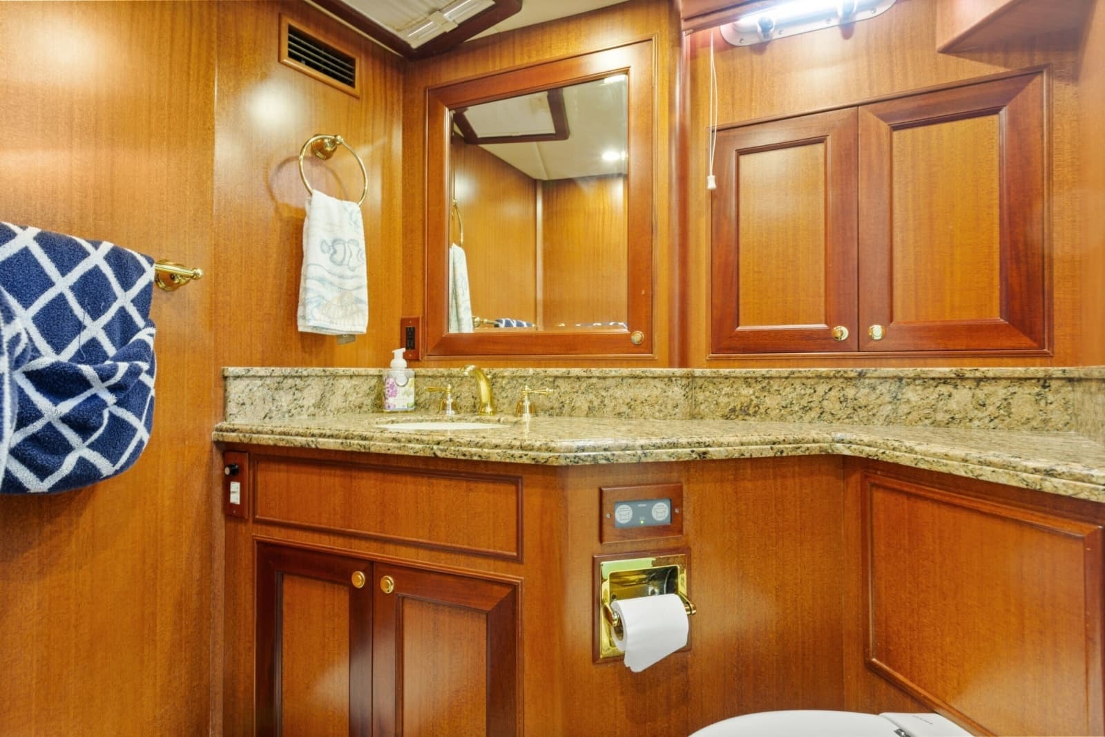 2005 Offshore Yachts 66 Pilot House - Photo 29