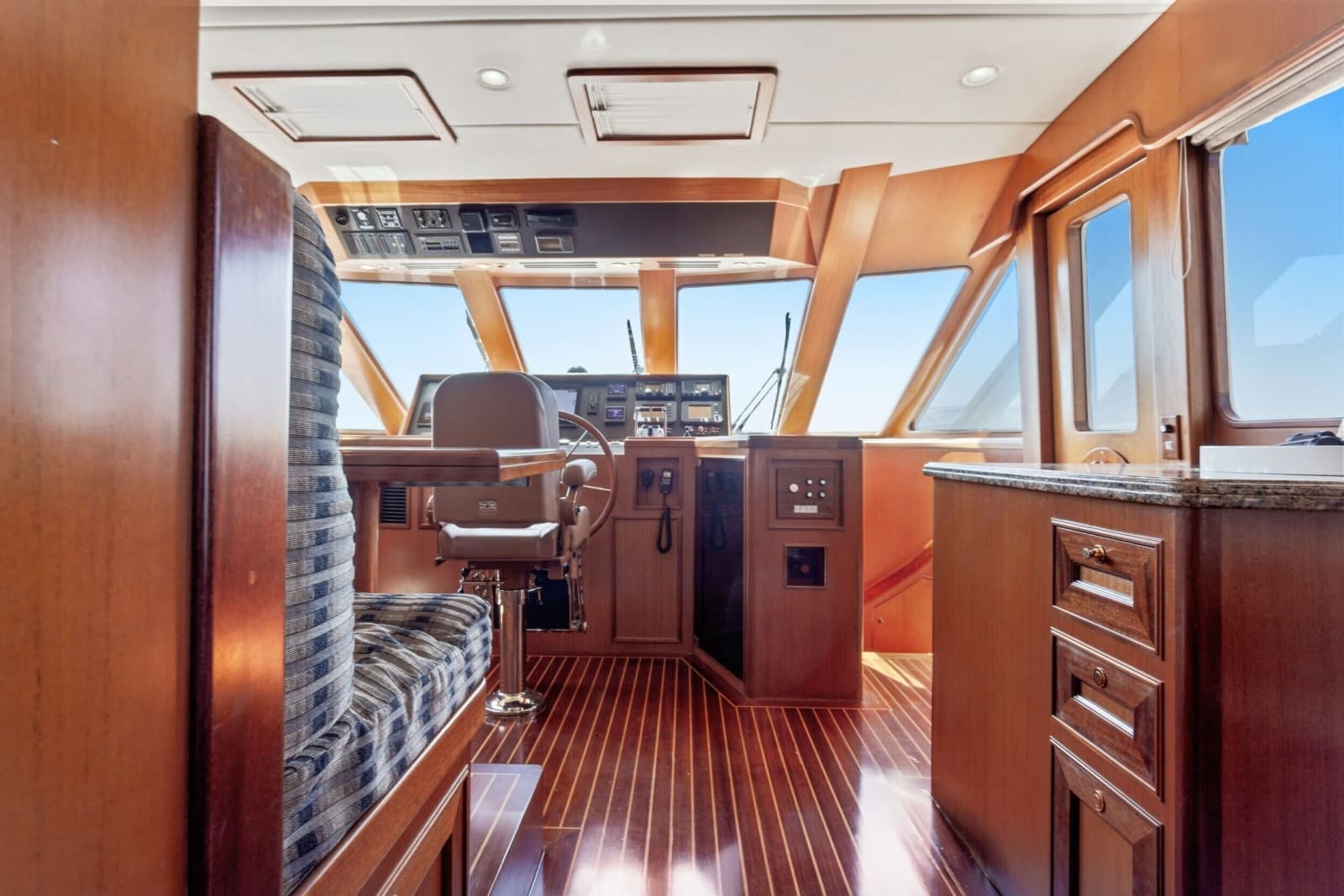 2005 Offshore Yachts 66 Pilot House - Photo 15
